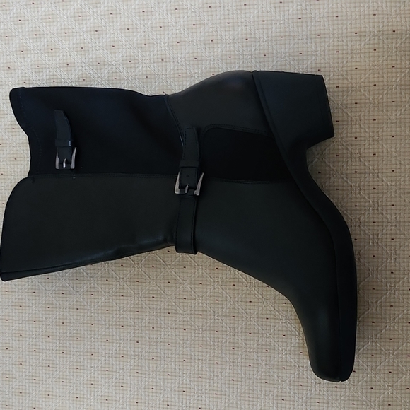 Pure Sole black leather mid calf boot - Picture 2 of 4